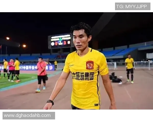 中国足球明星薪水揭秘：高额收入背后的职业生涯与市场价值分析